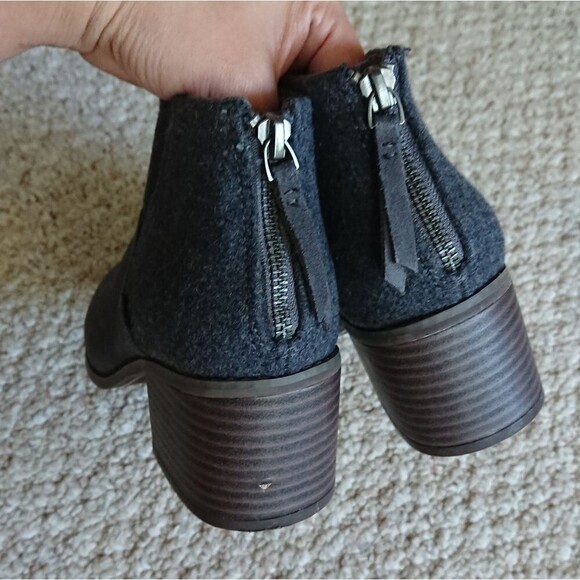 Toms Gray Suede Wool Blend Stacked Heel Ankle Bootie size 8 - Picture 15 of 15